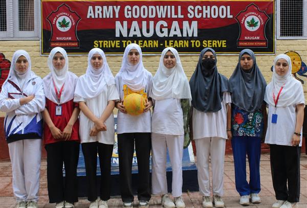 GIRLS FOOTBALL TEAM